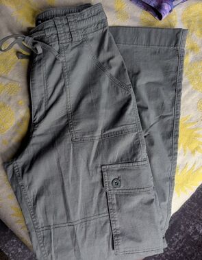 Hollister 🐢 High Rise Cargo pants Boyfriend Style